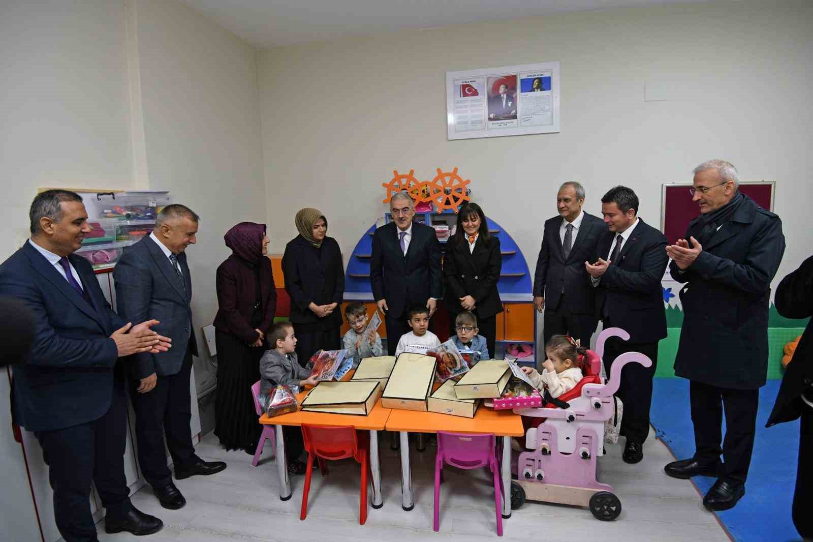 baskan aydin ozel gereksinimli cocuklarin karne sevincini paylasti 1 7Wq2sZ5u