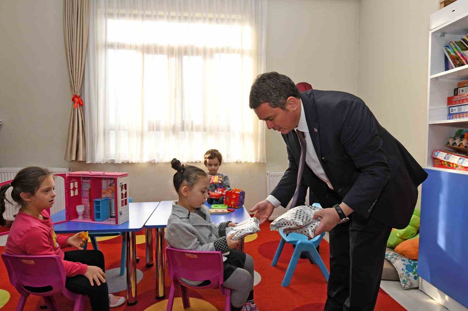 baskan aydin ozel gereksinimli cocuklarin karne sevincini paylasti 3 gfbNW26q