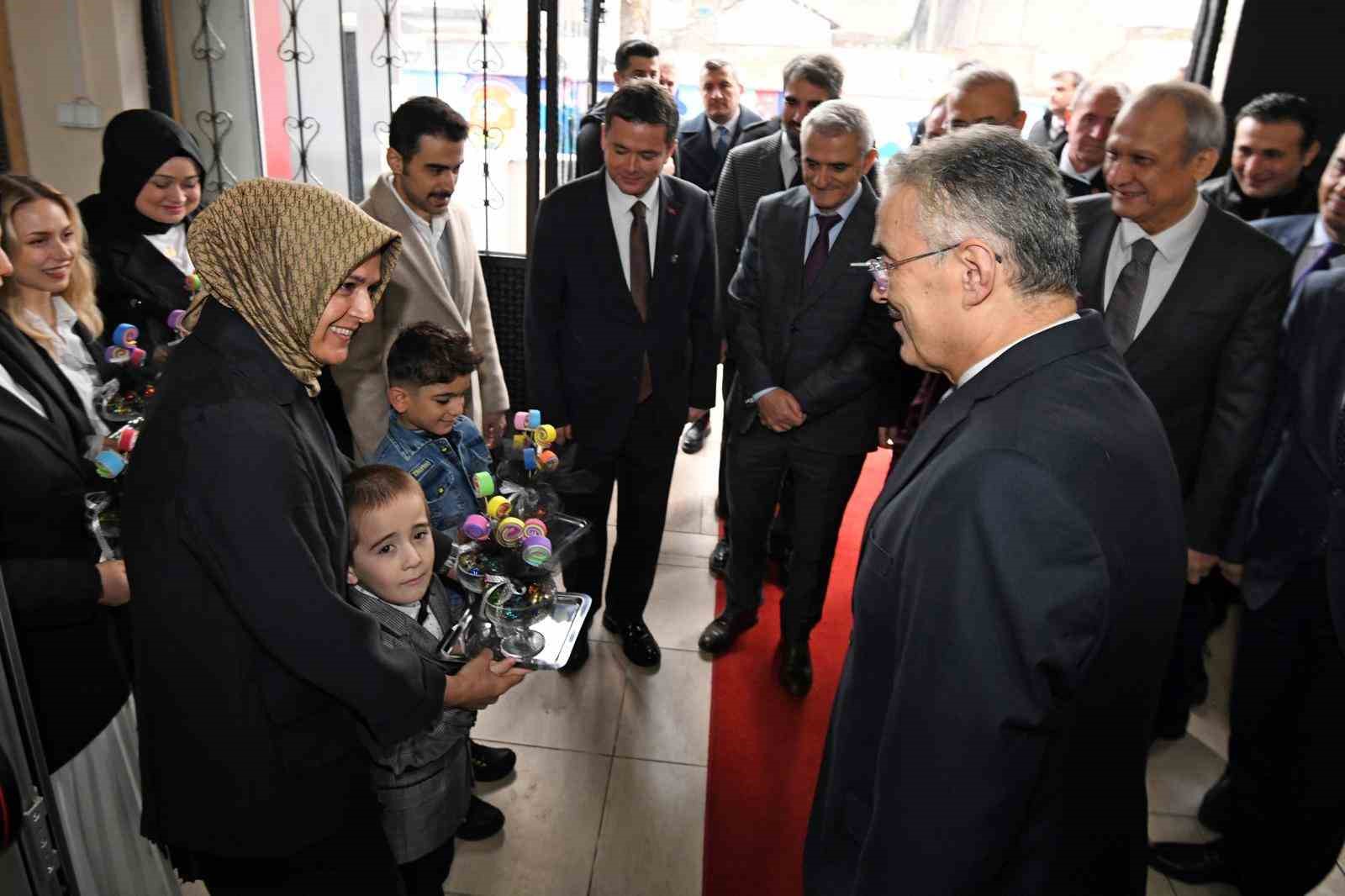 baskan aydin ozel gereksinimli cocuklarin karne sevincini paylasti 4