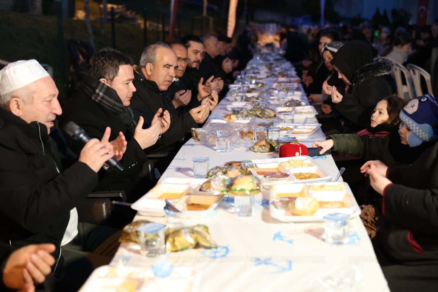 baskan aydin ramazan sofrasinda osmangazililerle bulustu 1 f2erMhRS