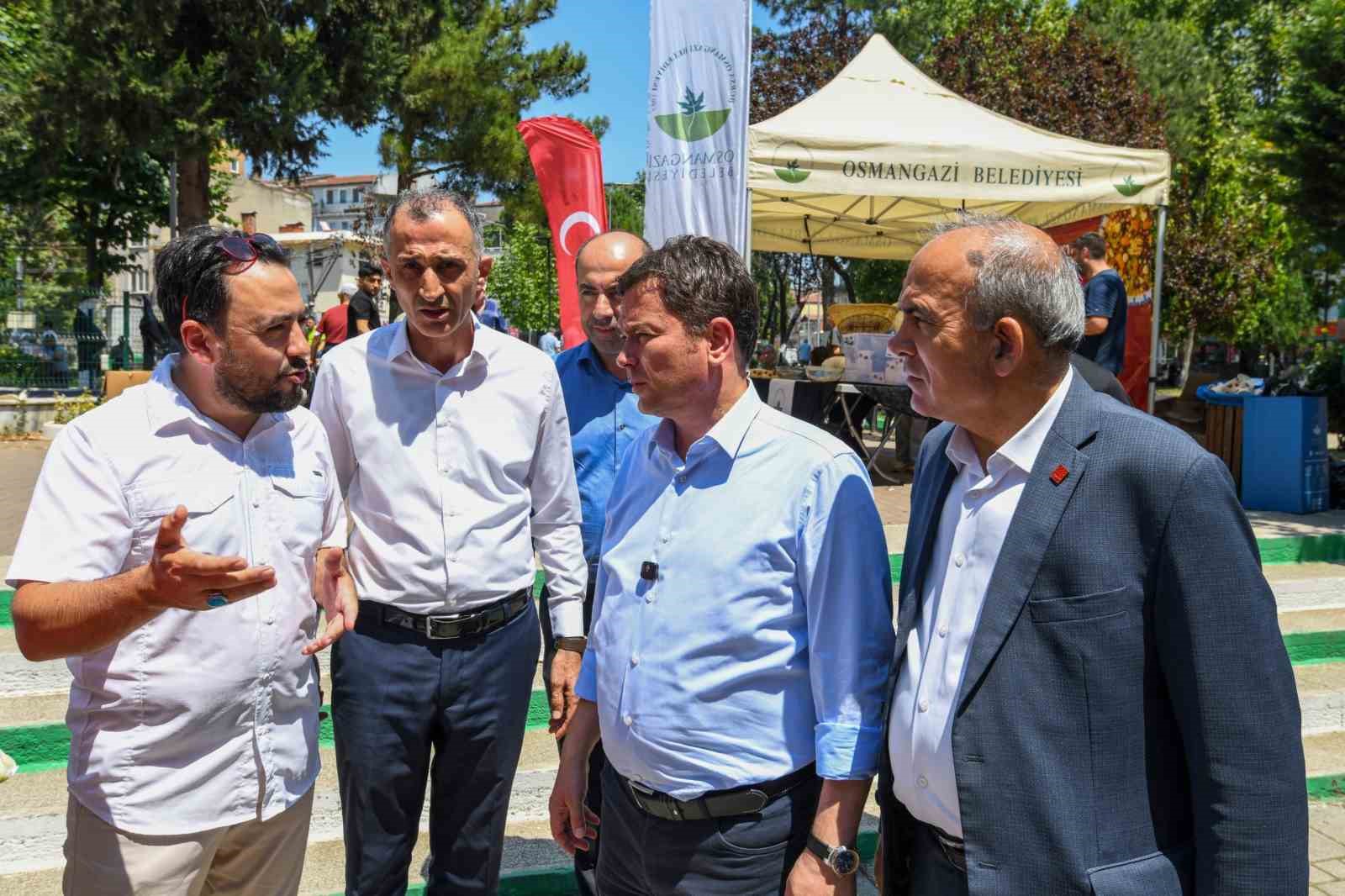 baskan aydin vatandaslarla sahada omuz omuza 0