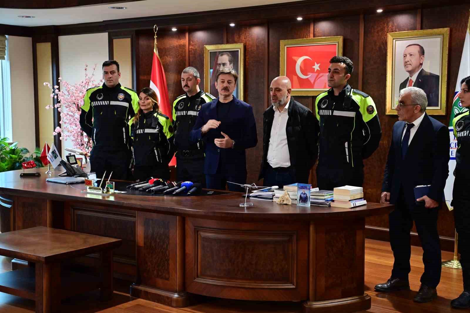 baskan bahadir 3 aylik bebegin hayatini kurtaran zabita ekibini odullendirdi 0 E2RQ7RRe