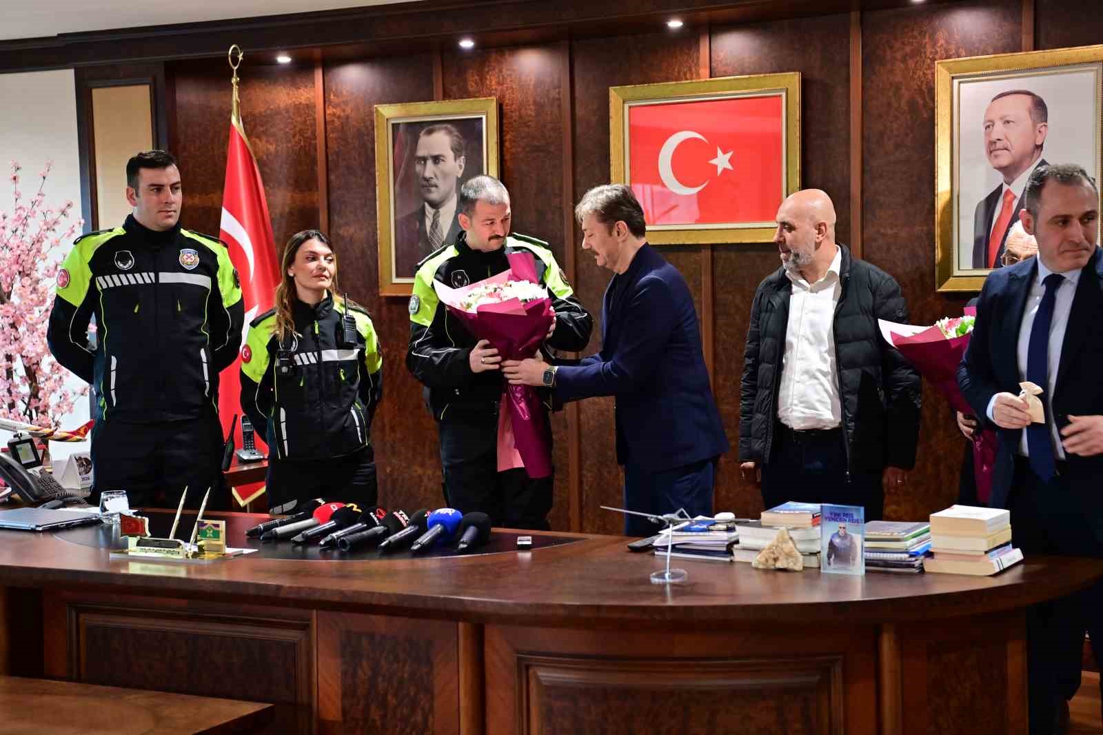 baskan bahadir 3 aylik bebegin hayatini kurtaran zabita ekibini odullendirdi 4 4UE86KMe