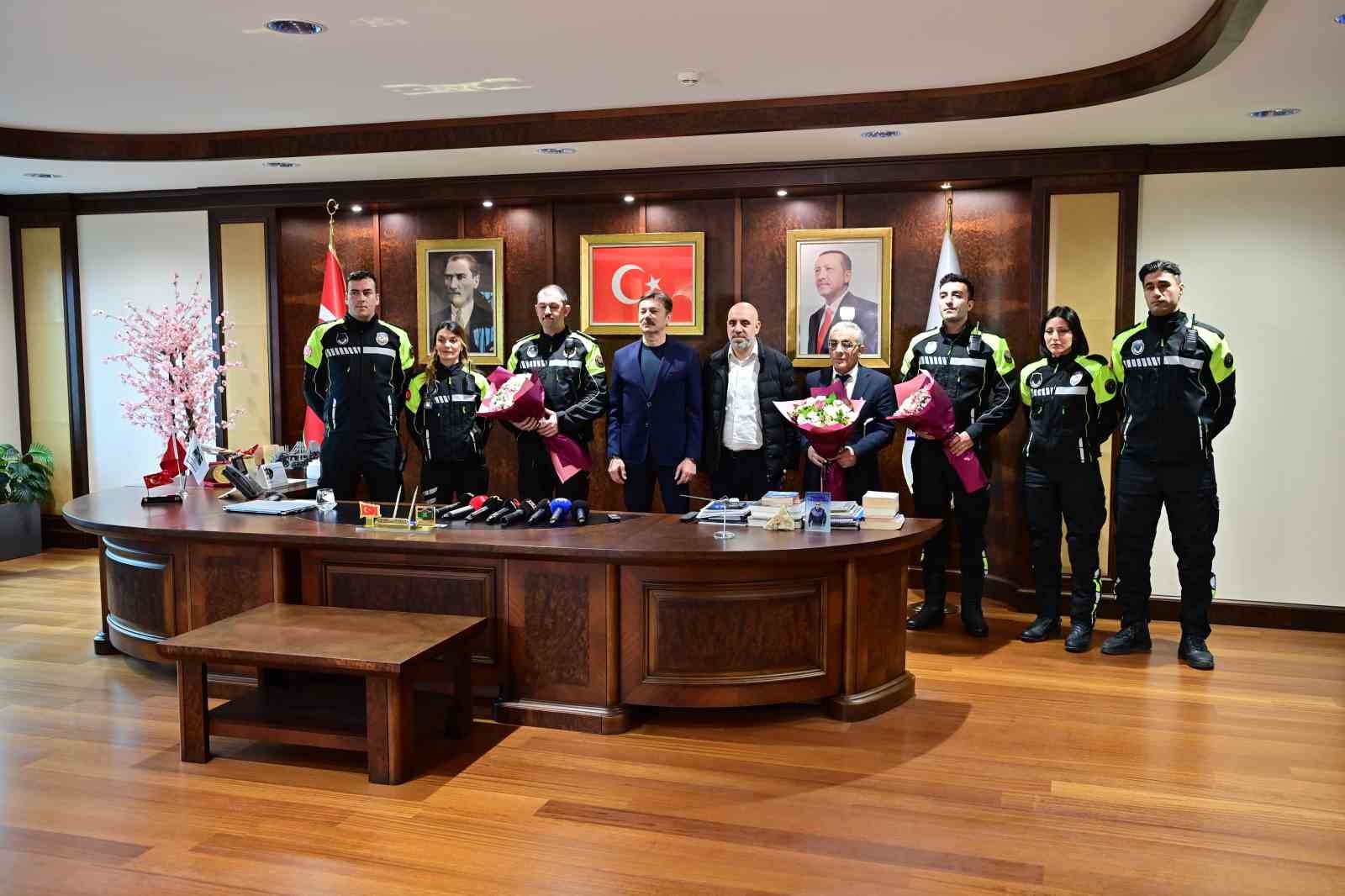 baskan bahadir 3 aylik bebegin hayatini kurtaran zabita ekibini odullendirdi 5 L73RjZ9F
