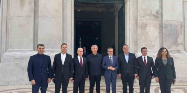 baskan-bozbey-avrupada-tarihi-kent-modelini-inceledi-Va4kF1m7.jpg