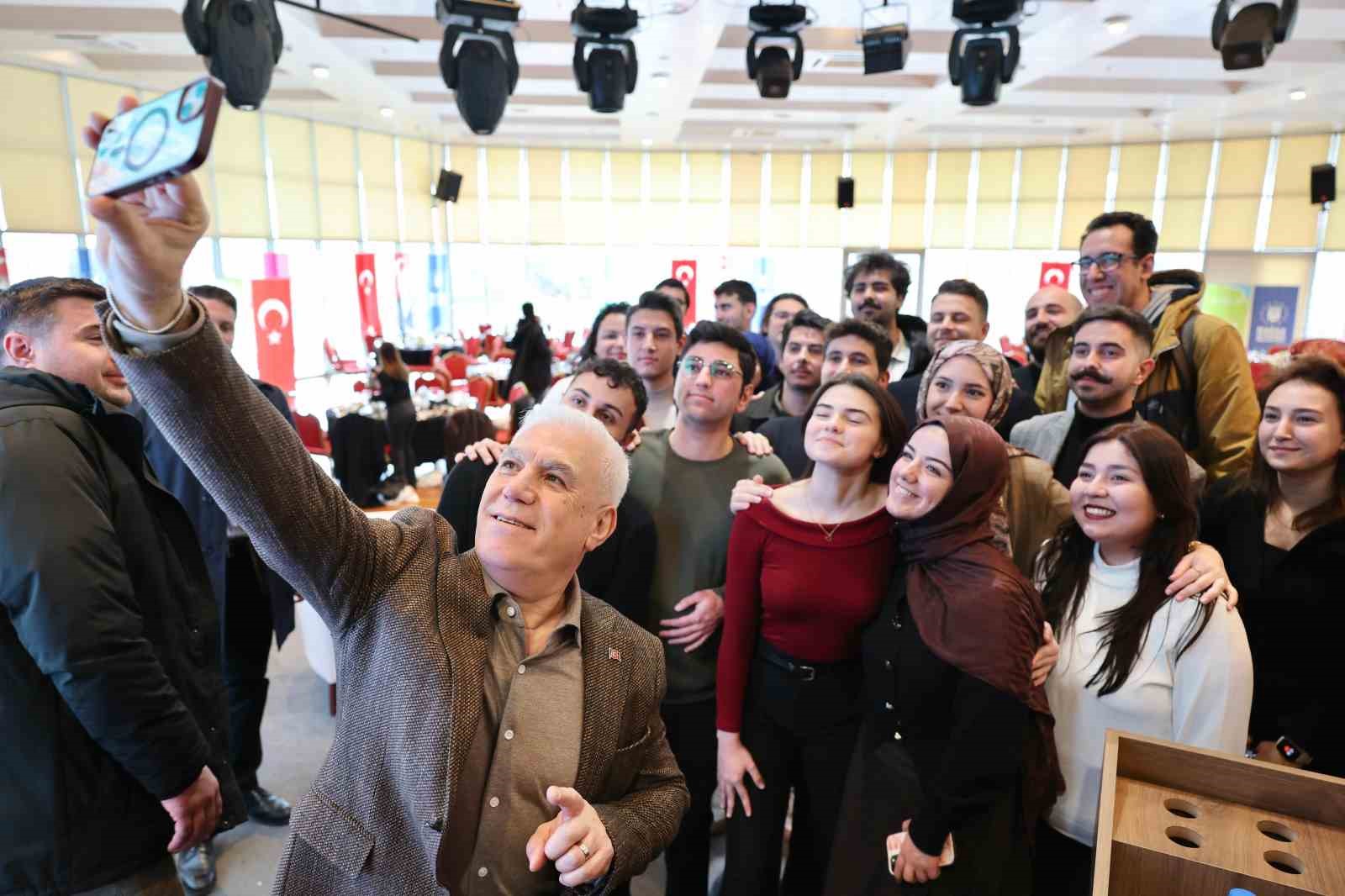 baskan bozbey genclerle gelecegi konustu 1 MNLrJ4L1