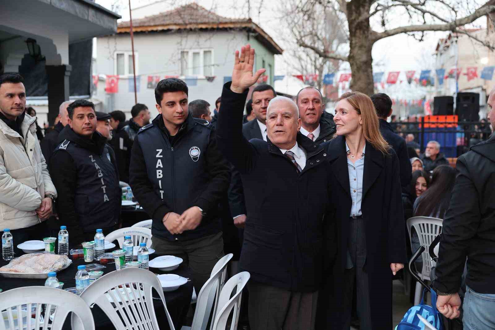 baskan bozbey kendi mahallesinde komsulariyla iftar yapti 2