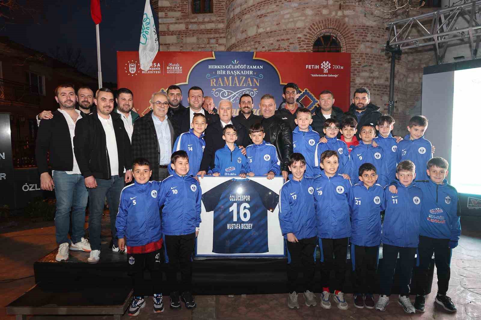 baskan bozbey kendi mahallesinde komsulariyla iftar yapti 3 tu42CQPE