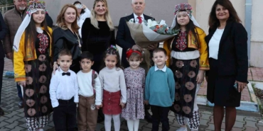 baskan-bozbey-mezun-oldugu-okuldaki-ogretmenlerle-bulustu-QGjUPEr2.jpg