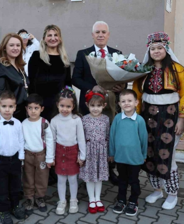 baskan-bozbey-mezun-oldugu-okuldaki-ogretmenlerle-bulustu-QGjUPEr2.jpg