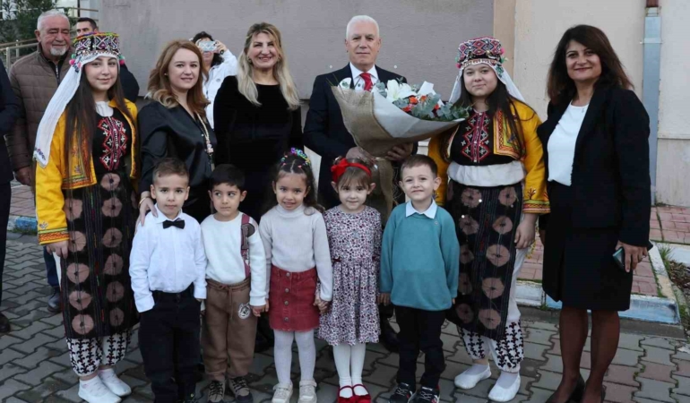 baskan-bozbey-mezun-oldugu-okuldaki-ogretmenlerle-bulustu-QGjUPEr2.jpg