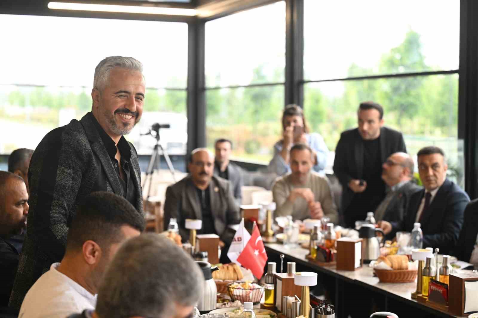 baskan burkay mussiad uyeleri ile bulustu 3 kTiXHMLS
