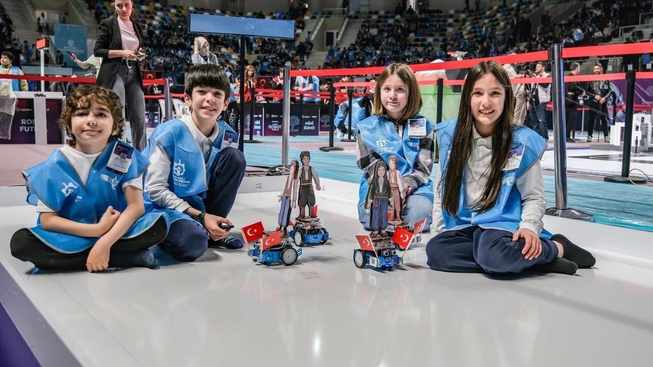 Başkan Büyükakın ve Kocaelisporlu futbolcular "robot futbolu" oynadı 9 baskan buyukakin ve kocaelisporlu futbolcular robot futbolu oynadi 5 faUuOInq