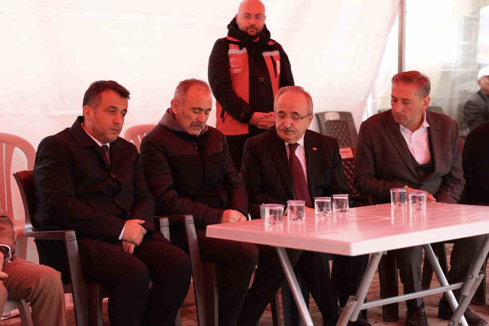 baskan dogandan sehit ailesine taziye 2 TLWWO8Wj