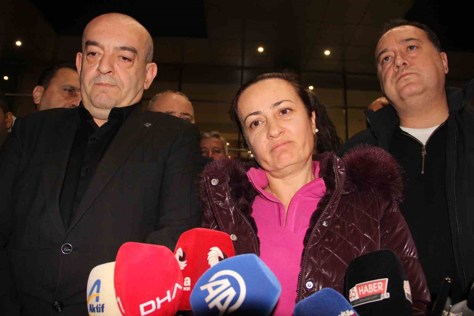 baskan durbayin olum haberini alan manisalilar hastaneye kostu 4 ZWTPw2O9