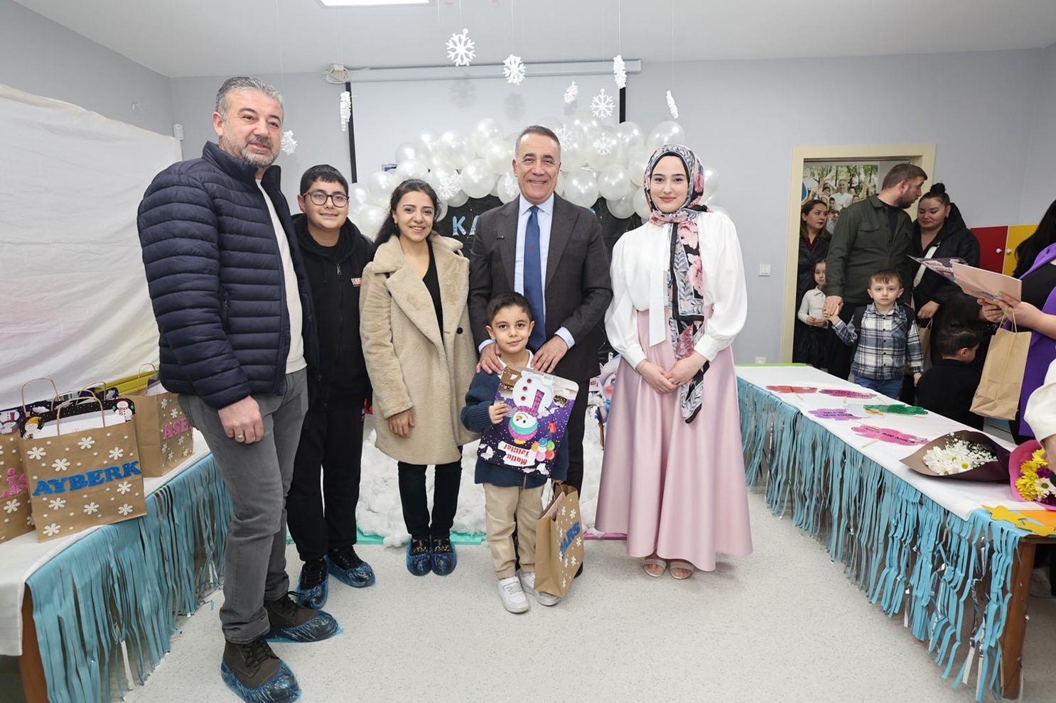 baskan dursun cocuklarin karne heyecanini paylasti 0 fMgvXbXC