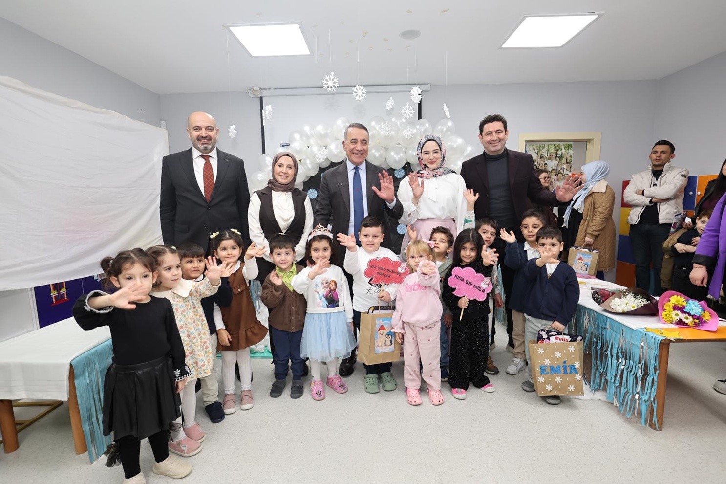 baskan dursun cocuklarin karne heyecanini paylasti 1 5UzrZK7z