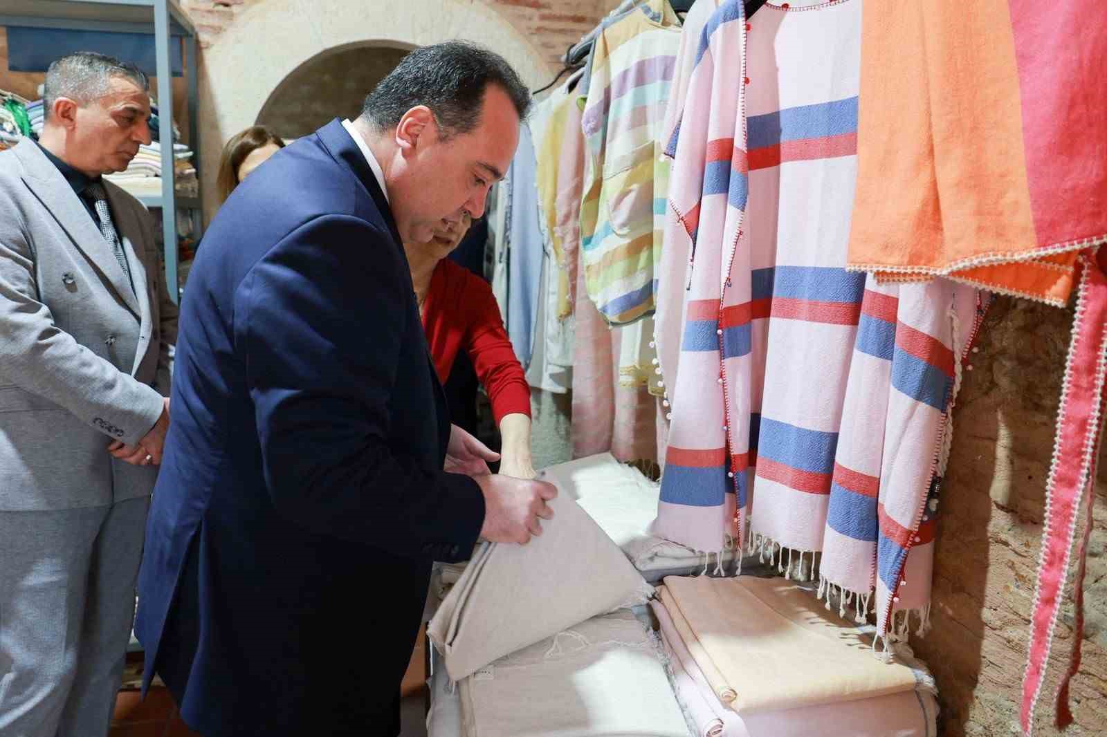 baskan dutlulu masmek kursiyerleriyle bulustu 2 IyuOd8US