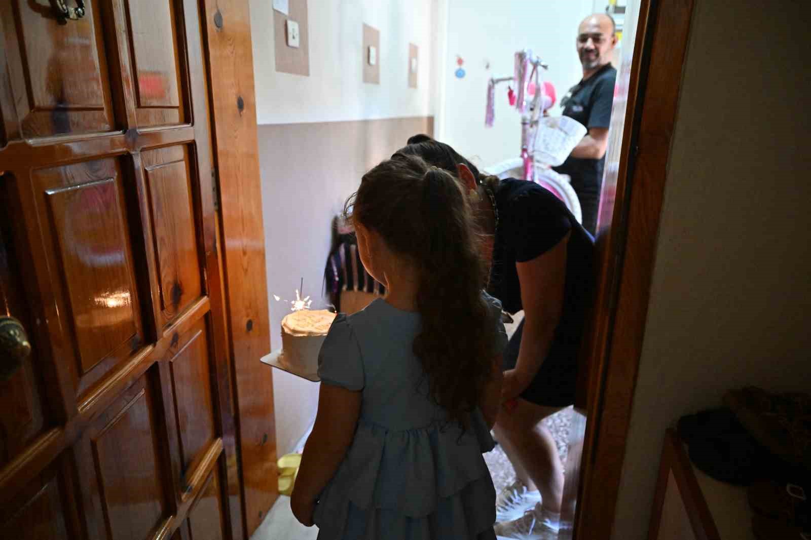baskan dutlulu minik minanin bisiklet hayalini gerceklestirdi 1 U7Yr2SPZ