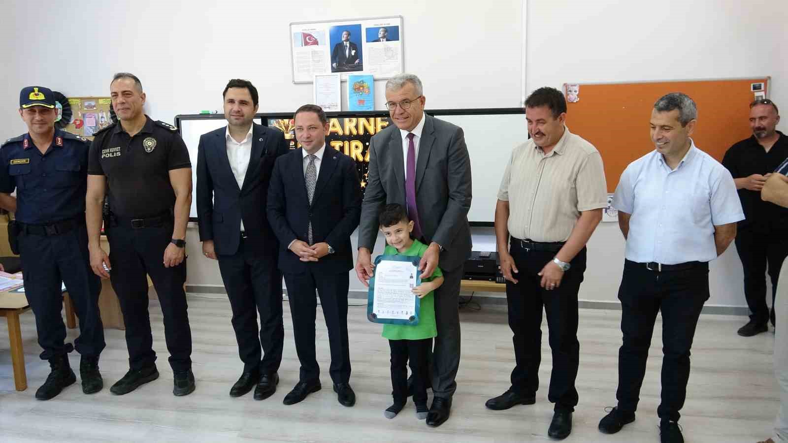 baskan elbi sozunu tuttu karabigada cocuklar cok mutlu oldu 1 j3n8AzOj