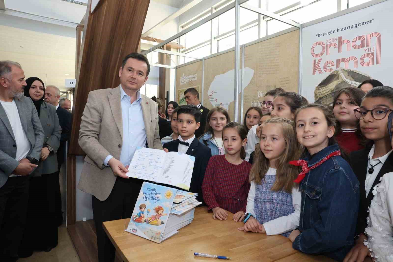 baskan erkan aydin bursa 23 kitap fuarinda cocuk yazarlarla bulustu 0 1mgOpHPb