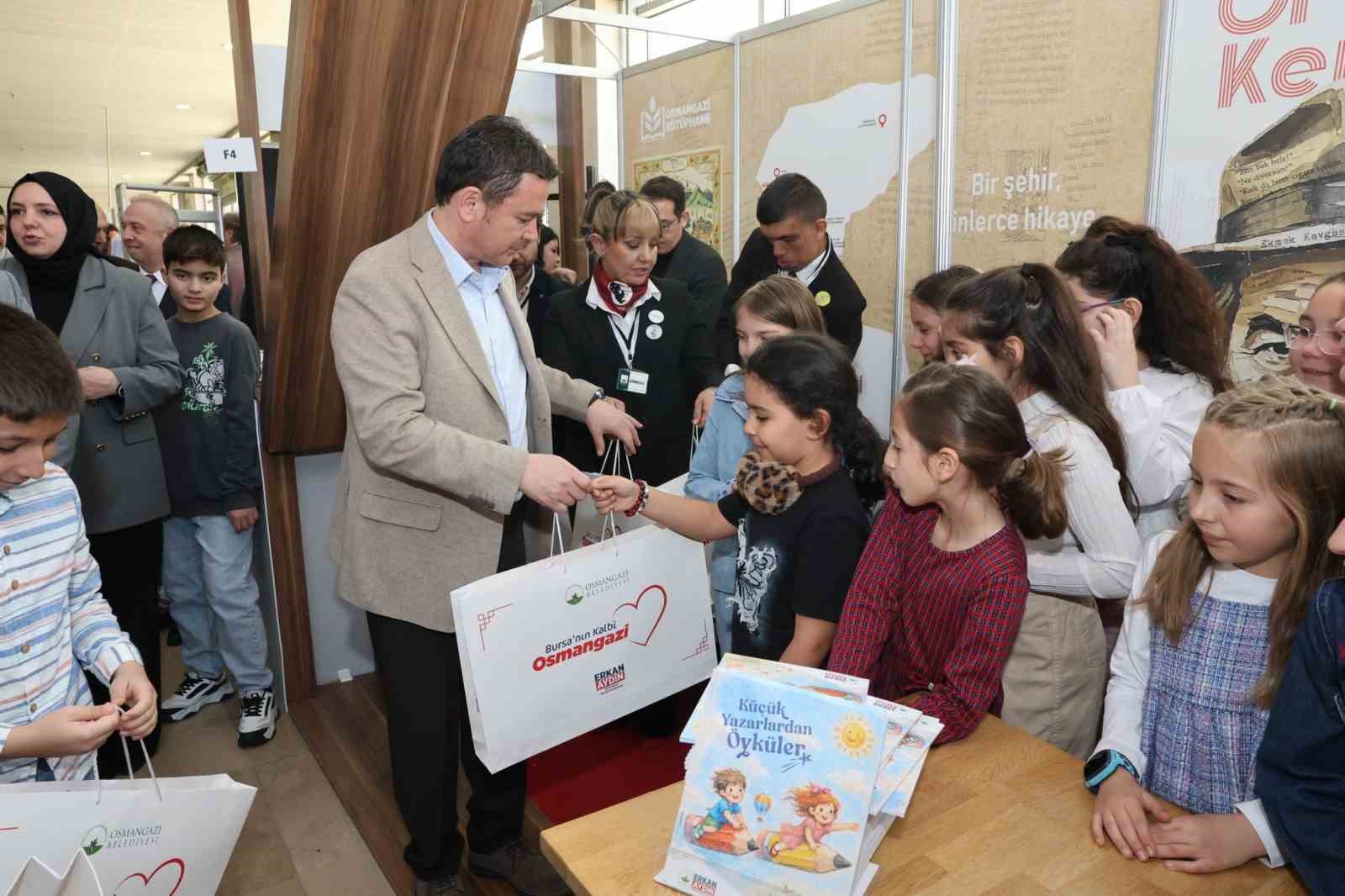 baskan erkan aydin bursa 23 kitap fuarinda cocuk yazarlarla bulustu 3 nBgq5vrN