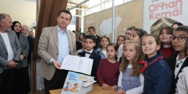 baskan-erkan-aydin-bursa-23-kitap-fuarinda-cocuk-yazarlarla-bulustu-NePx7ZQc.jpg