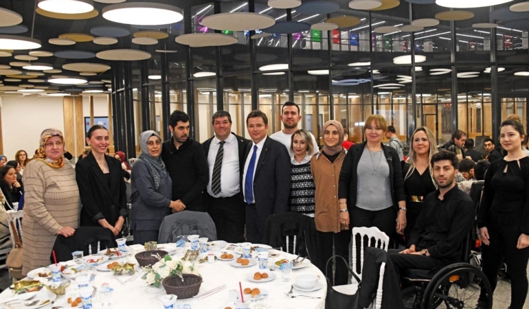 baskan-erkan-aydin-engelleri-sevgiyle-asti-jDfec4cj.jpg