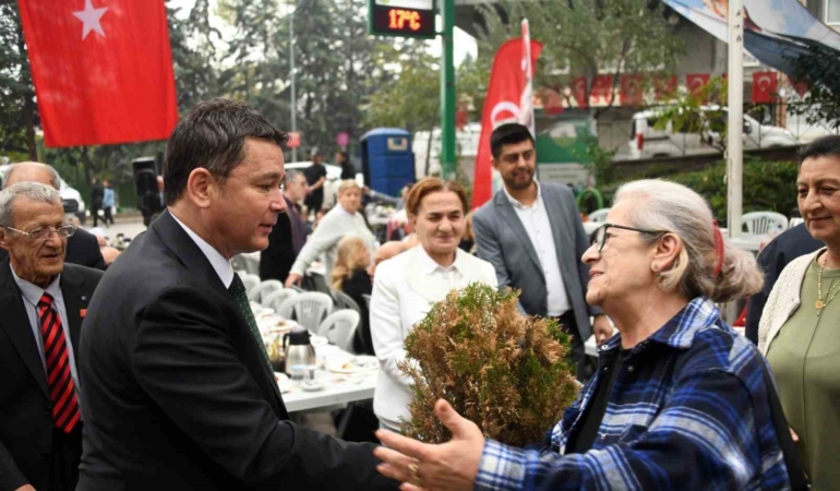 baskan-erkan-aydin-gonullere-dokundu-ChFt5Zng.jpg