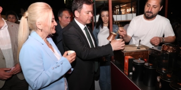 baskan-erkan-aydin-kahve-ve-muzik-tutkunlariyla-bir-araya-geldi-dCeZS5zQ.jpg