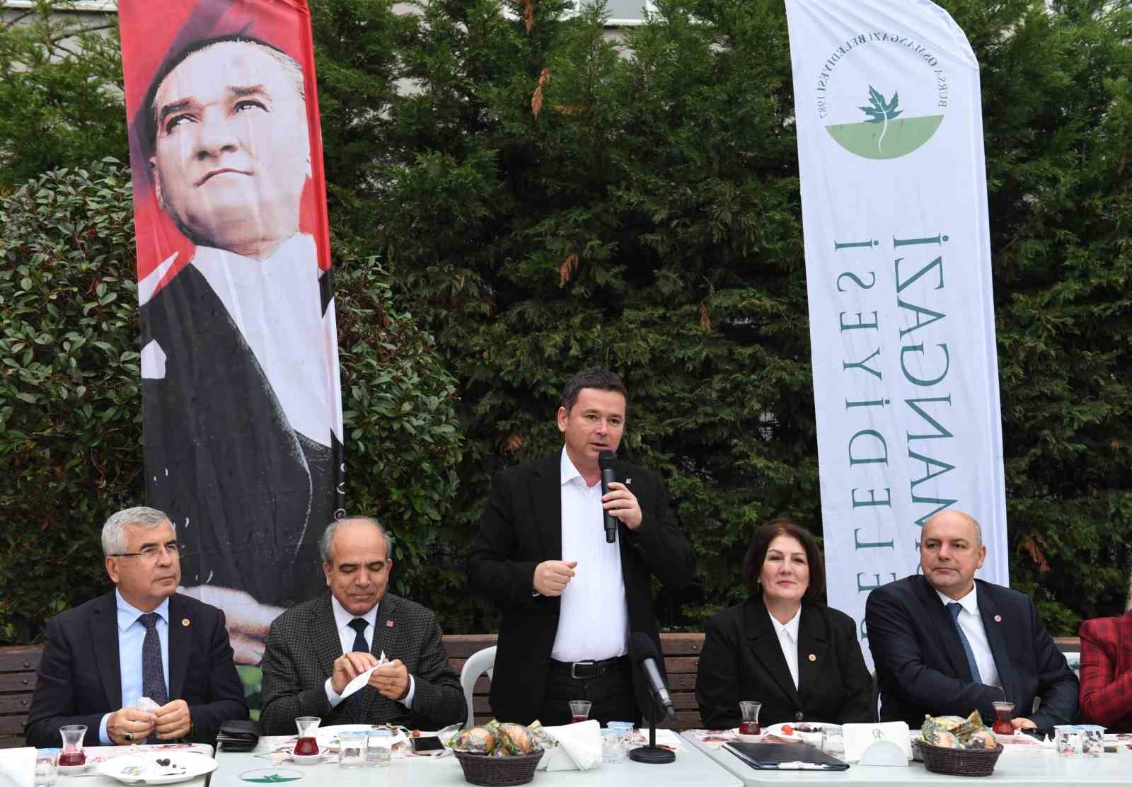 baskan erkan aydindan 15 yilda 35 mahalle bulusmasi 2 QzDIv1VP