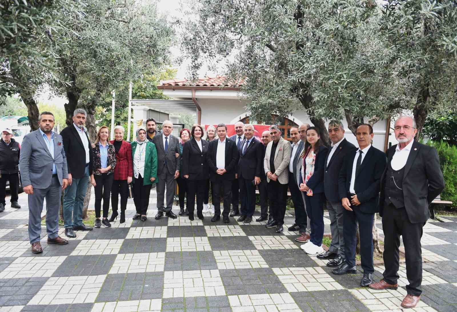 baskan erkan aydindan 15 yilda 35 mahalle bulusmasi 4 ebQVJuA8
