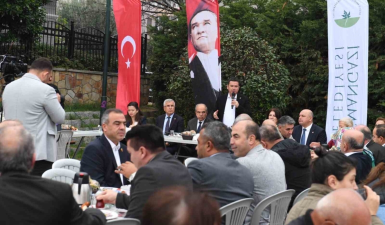 baskan-erkan-aydindan-15-yilda-35-mahalle-bulusmasi-89DjVhET.jpg