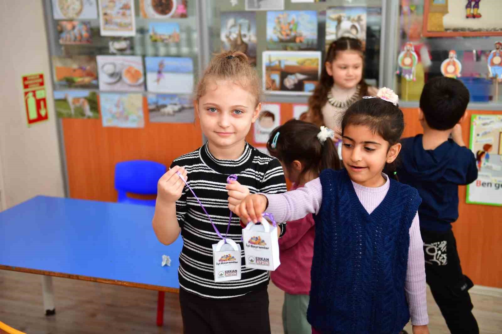 baskan erkan aydindan cocuklara bayram ziyareti 3
