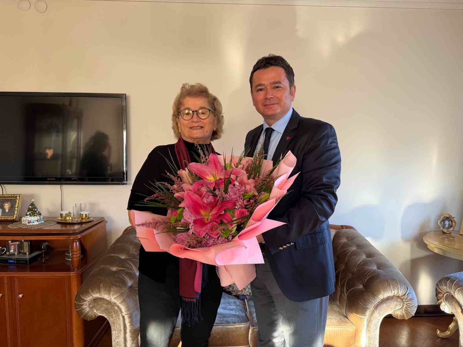 baskan erkan aydindan ogretmenler gununde anlamli ziyaretler 1 LrVvr84B