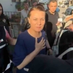 baskan-fatma-kaplan-hurriyetin-polis-aracina-bindigi-anlarin-goruntusu-ortaya-cikti-D4lcudmZ.jpg