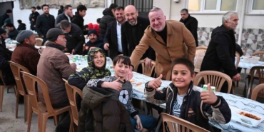 baskan-karabati-sokak-iftarinda-vatandaslarla-bulustu-24VaRxq1.jpg