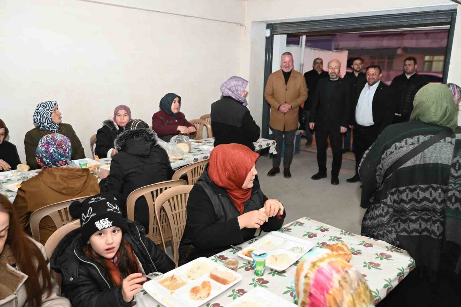 baskan karabati sokak iftarinda vatandaslarla bulustu 4 gaIk8mA8