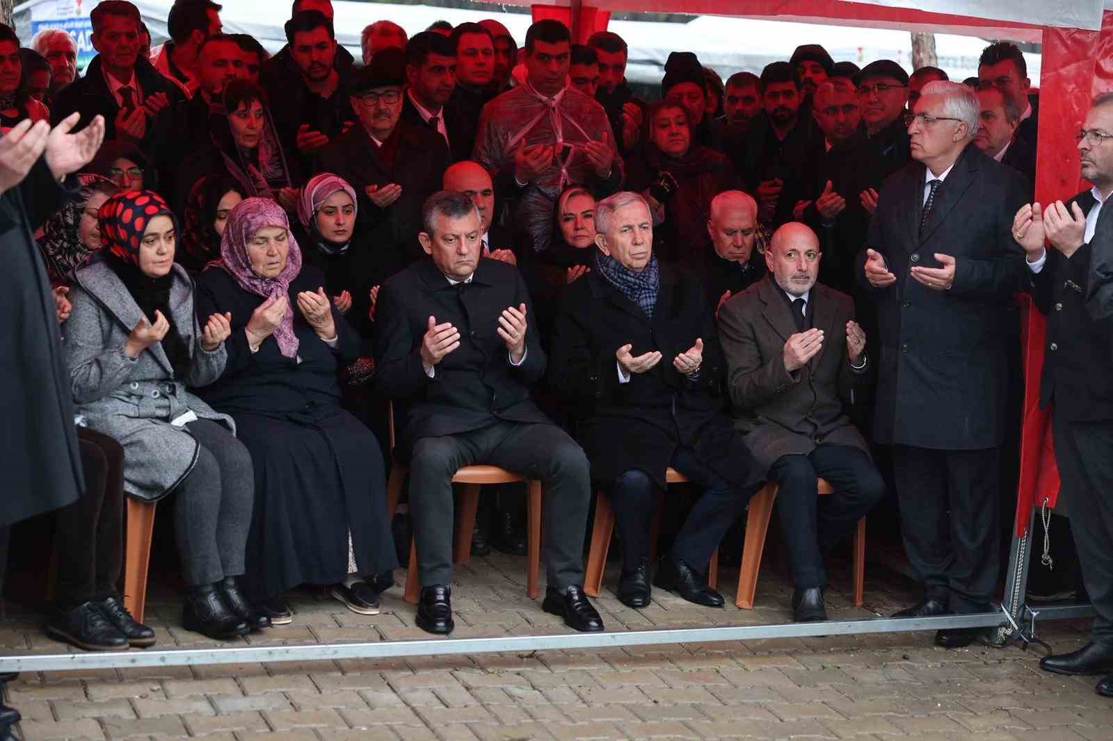 baskan mustafa bozbeyden deprem bolgesine ziyaret 0 aPw1TdgW