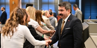 baskan-oktay-yilmaz-belediye-personeliyle-bayramlasti-8MnhMxRY.jpg