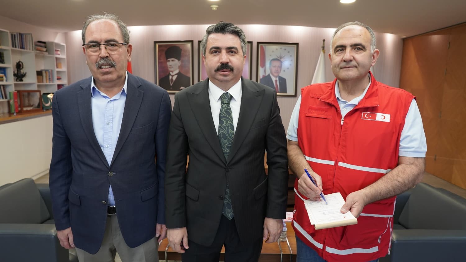 Başkan Oktay Yılmaz’dan anlamlı bağış 4 baskan oktay yilmazdan anlamli bagis 0 6uve67QR