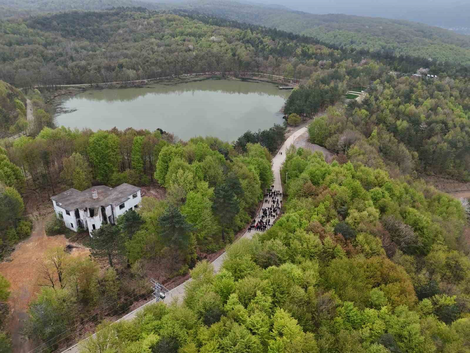 baskan ozlu genclerle doga yuruyusu yapti 3