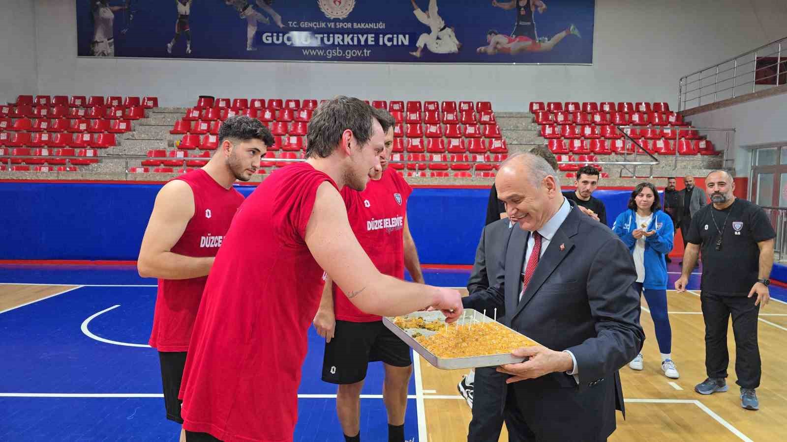 baskan ozlu voleybolcularin agzini tatlandirdi 4