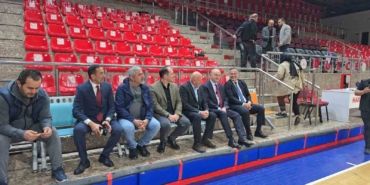 baskan-ozlu-voleybolcularin-agzini-tatlandirdi-ZMzRi9R8.jpg
