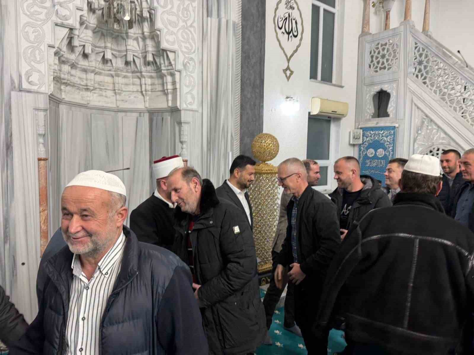 baskan oztekin balkanlarda vatandaslarla iftar sofrasinda bulustu 1