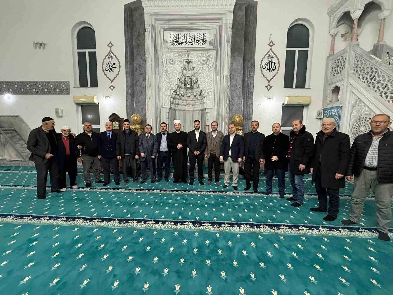 baskan oztekin balkanlarda vatandaslarla iftar sofrasinda bulustu 3 fhAN7ib6