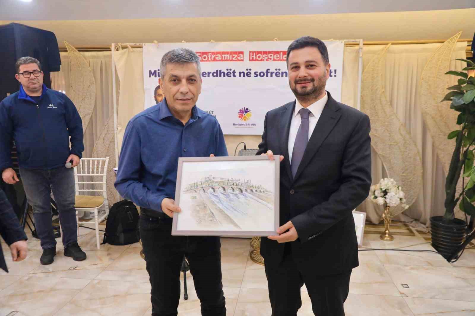 baskan oztekin balkanlarda vatandaslarla iftar sofrasinda bulustu 4 lqBhUzEm