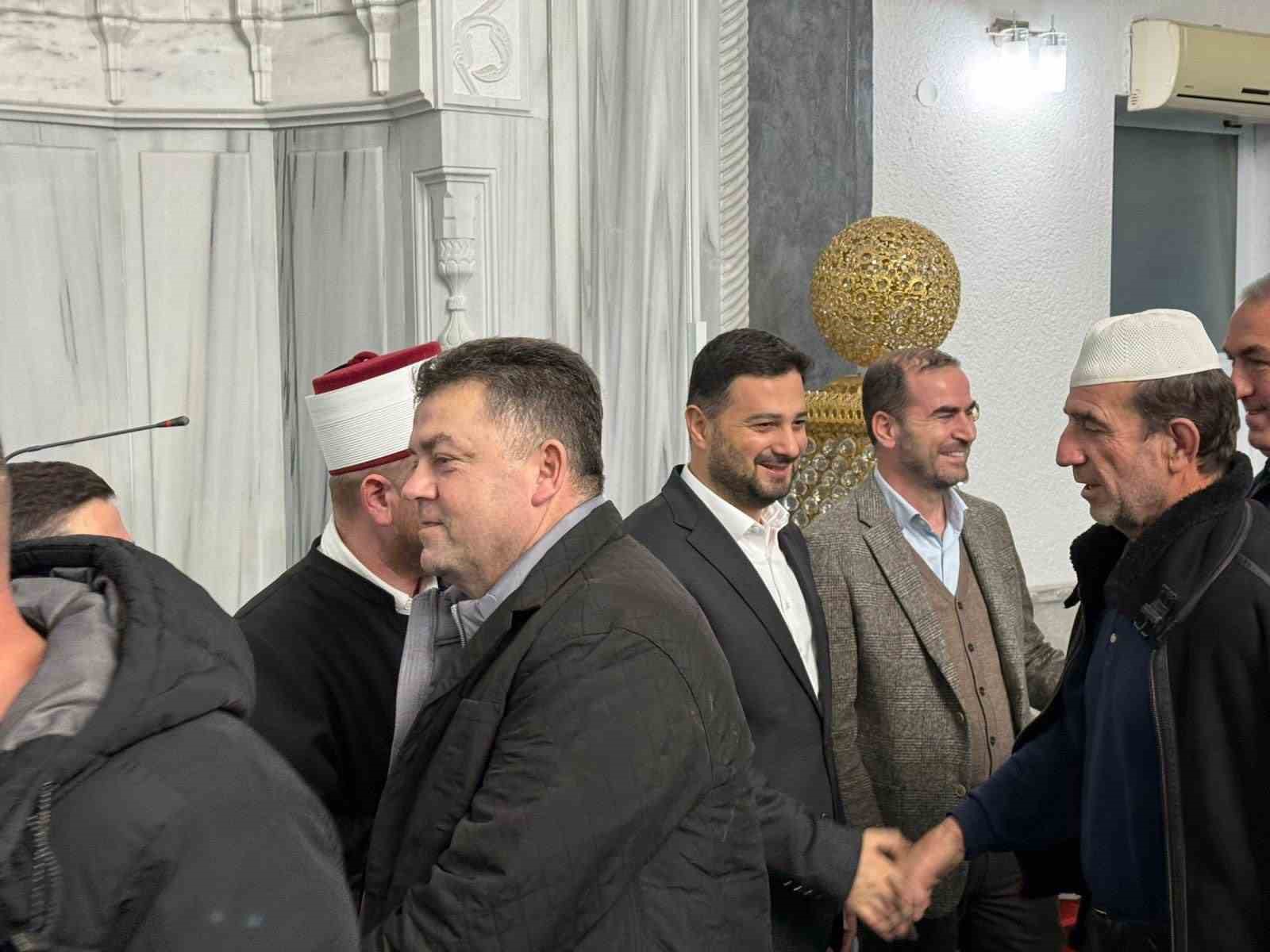 baskan oztekin balkanlarda vatandaslarla iftar sofrasinda bulustu 6 skyPMkfQ