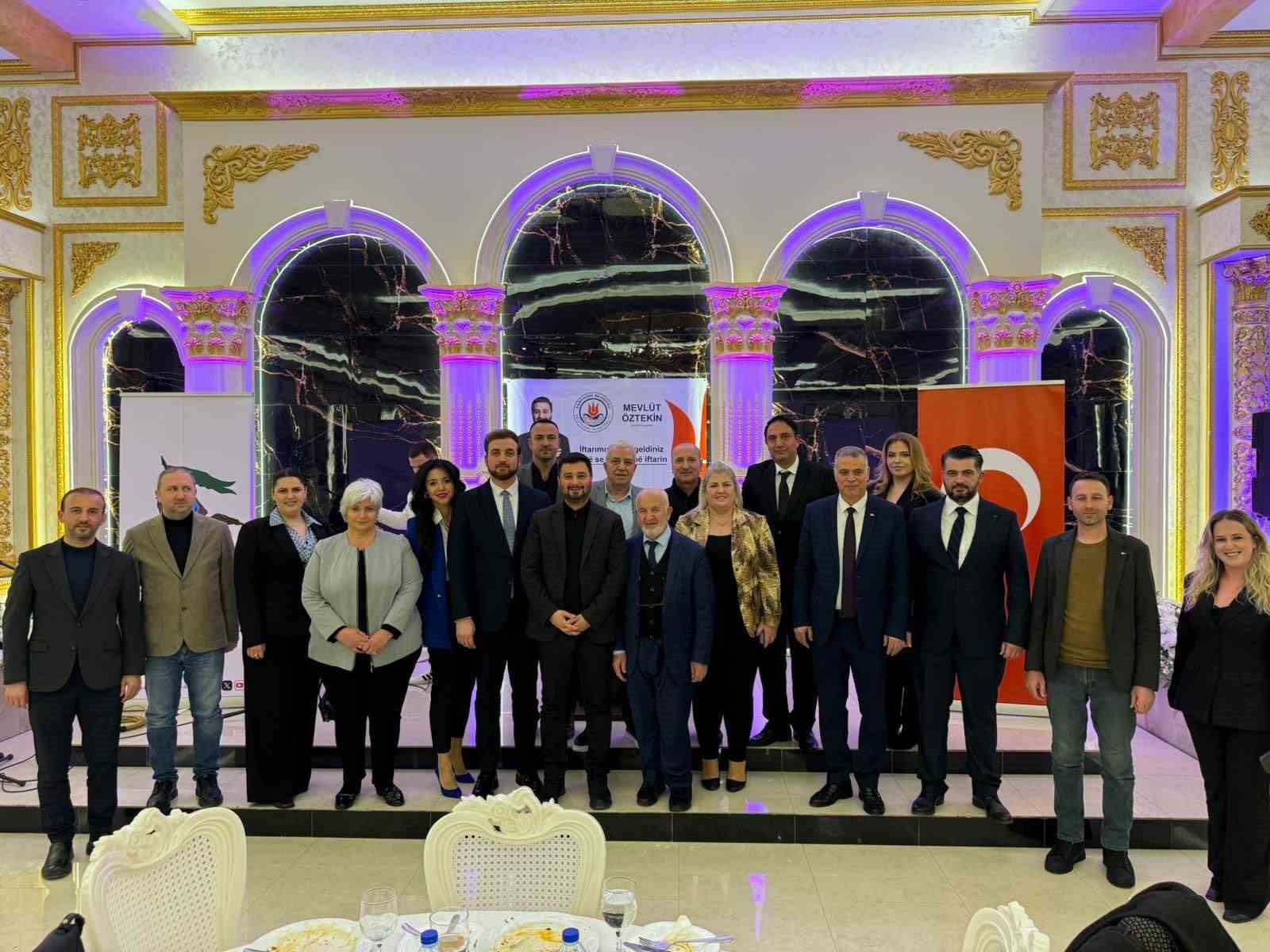 baskan oztekin prizrende rumeli turkleriyle ayni sofrayi paylasti 1 kVfJHvzz