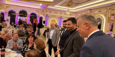 baskan-oztekin-prizrende-rumeli-turkleriyle-ayni-sofrayi-paylasti-Bl8b7bCG.jpg